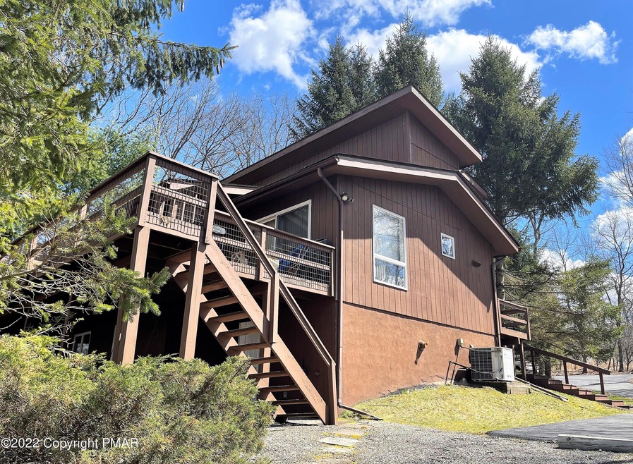 133 Mockingbird Ct, Bushkill, PA 18324 - photo 1