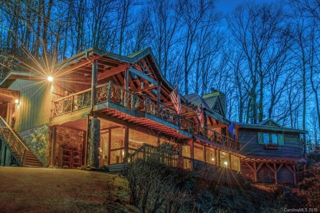Lakefront Covered deck and Screened Porch