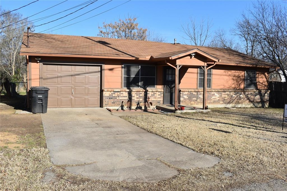 1106 Gatrix Ave, Cleburne, TX 76033 - photo 1