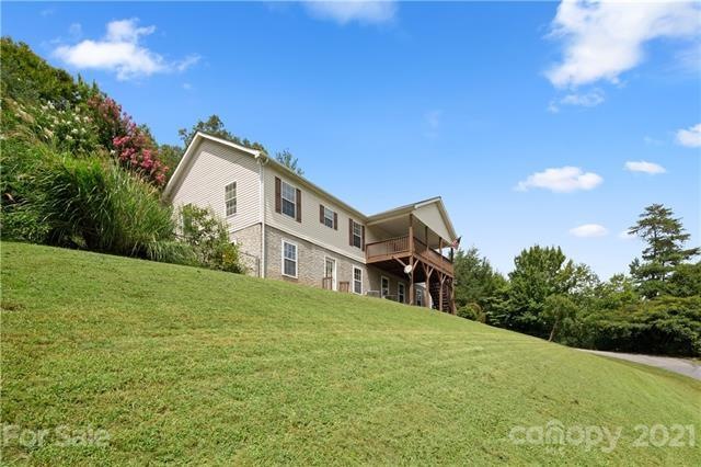BEAUTIFUL SETTING FOR THIS HOME