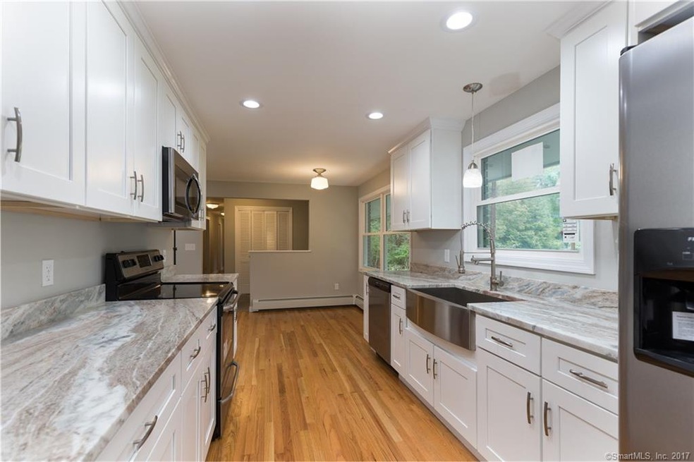 37 Woodridge Cir, Gales Ferry, CT 06335 - photo 1