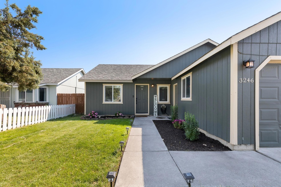 3246 SW Newberry Ave, Redmond, OR 97756 - photo 1