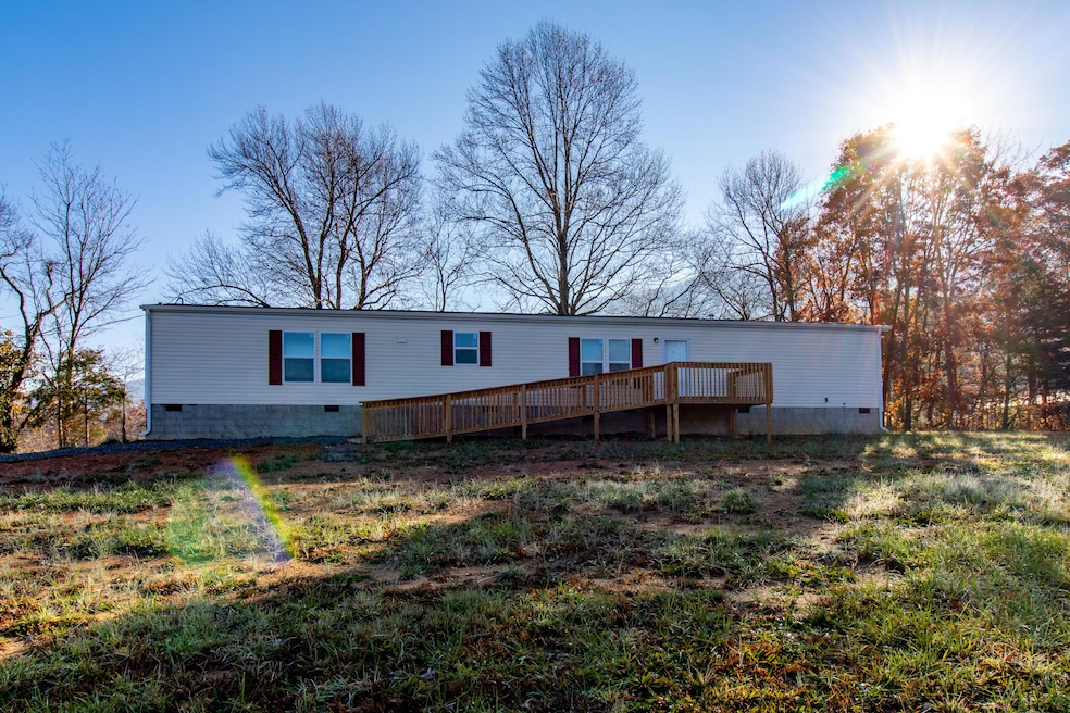 728 Old Mountain Rd, Greeneville, TN 37743 - photo 1