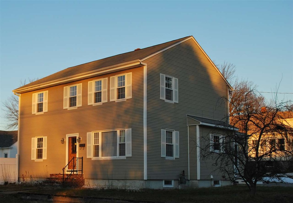 136 S Hall St, Manchester, NH 03103 - photo 1