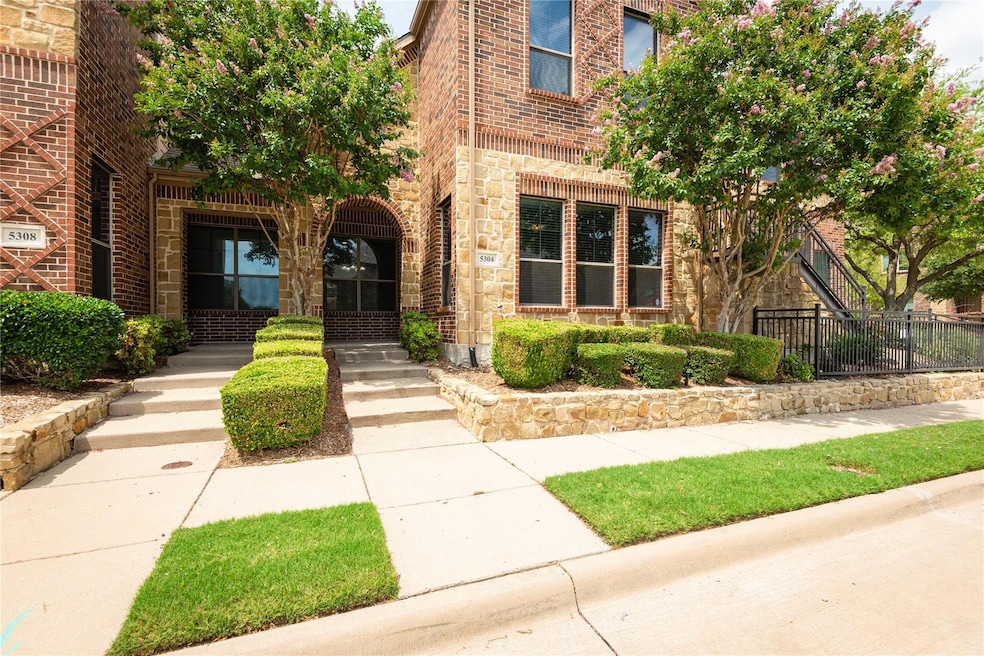 Charming 2 story townhome!