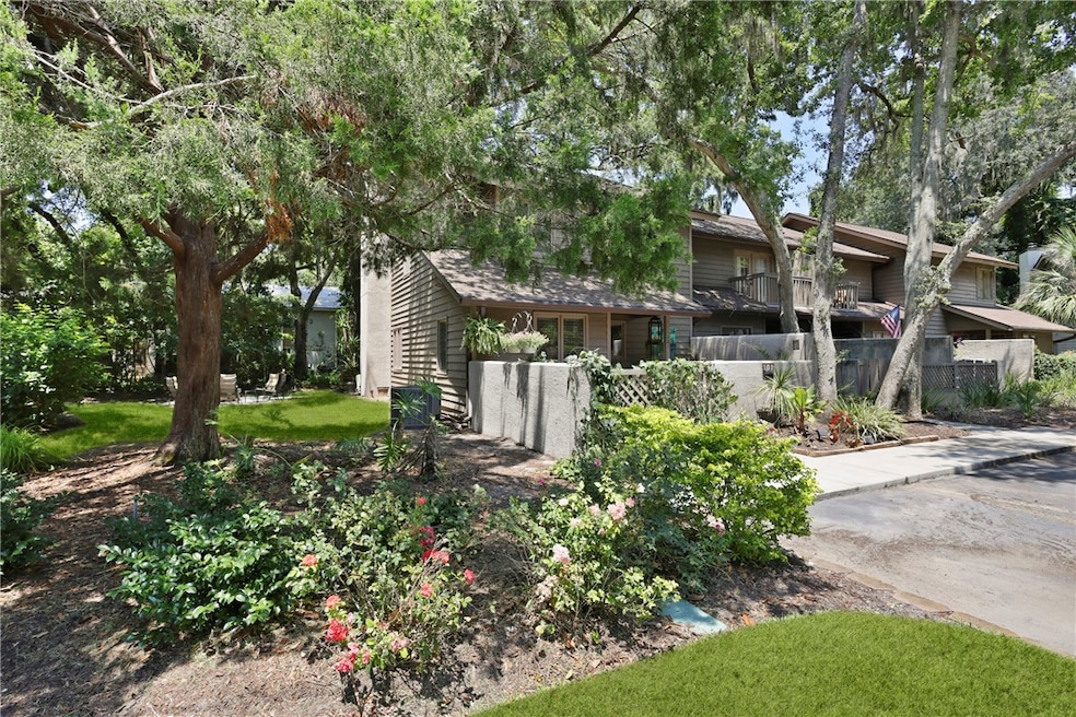 Exterior, end unit