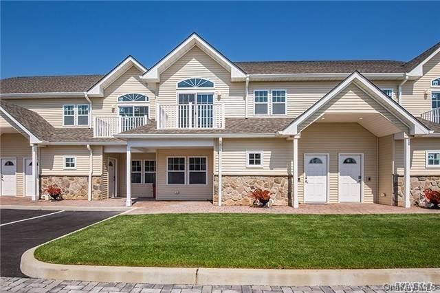 102 Captains Way unit 104, Copiague, NY 11726 - photo 1