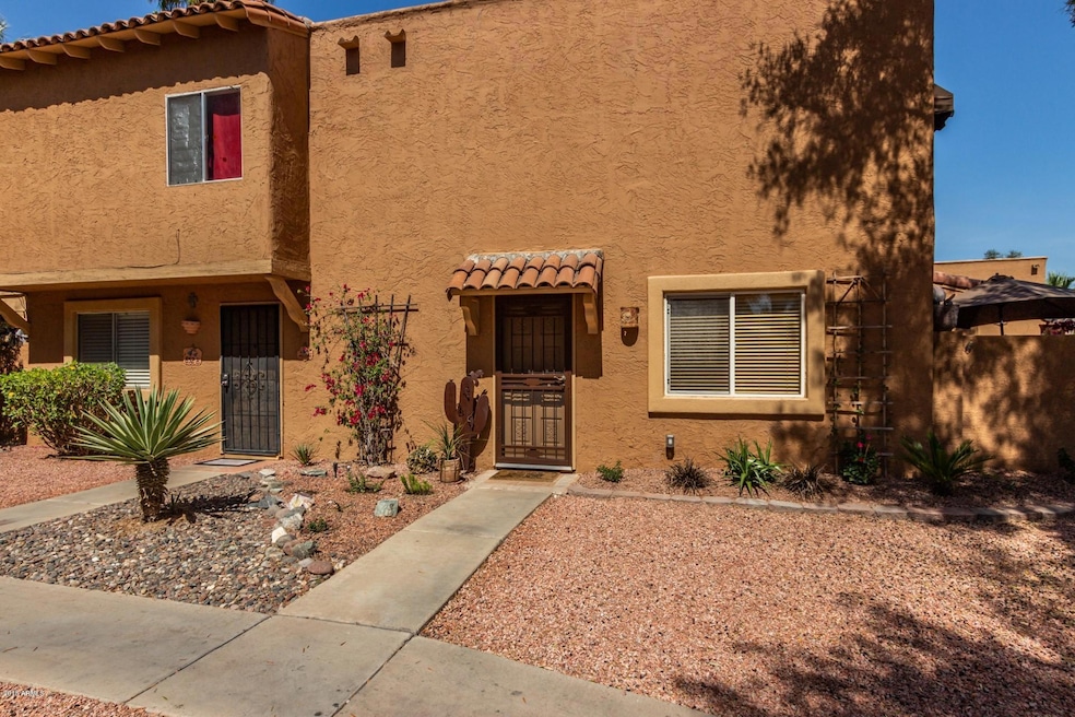 852 E Cochise Dr unit A, Phoenix, AZ 85020 - photo 1