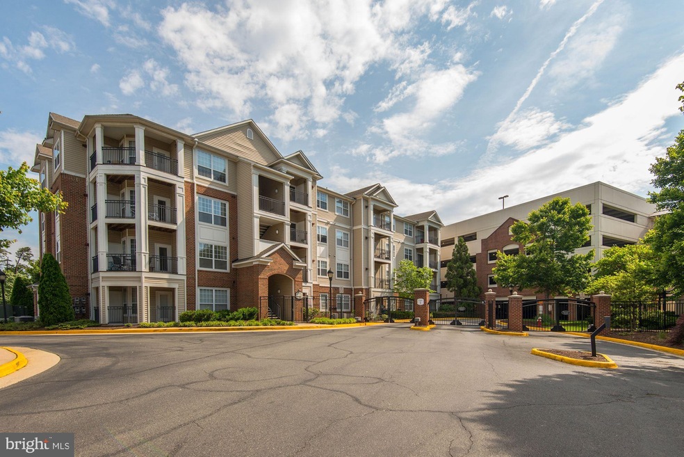 12900 Centre Park Cir unit 403, Herndon, VA 20171 - photo 1
