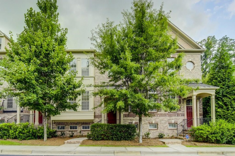 Luxurious Townhome in Gated 