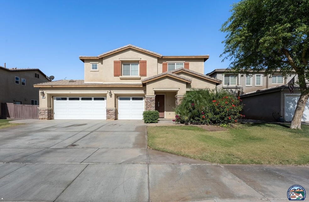 Pending $499,900 • Co-Listing Agent