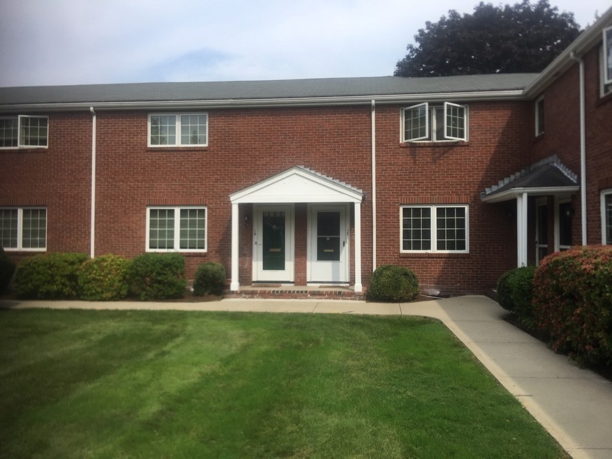 37 Linden St unit 18, Wellesley, MA 02482 - photo 1
