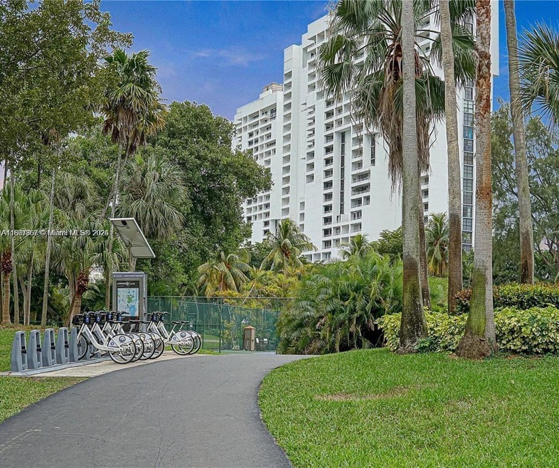 Delvista Towers Condominium unit 2512, Miami, FL 33180 - photo 1