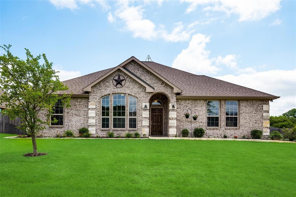 900 Royse Ridge Rd, Ennis, TX 75119 - photo 1