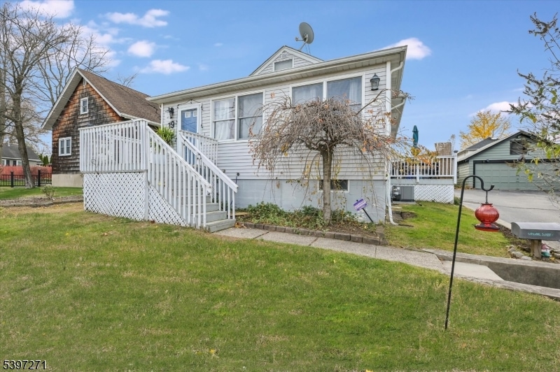 19 Pearl St, Bloomingdale, NJ 07403 - photo 1