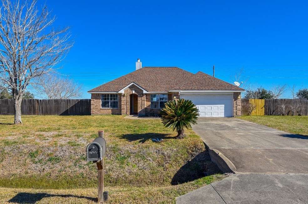 10711 Alex Dr, Needville, TX 77461 - photo 1