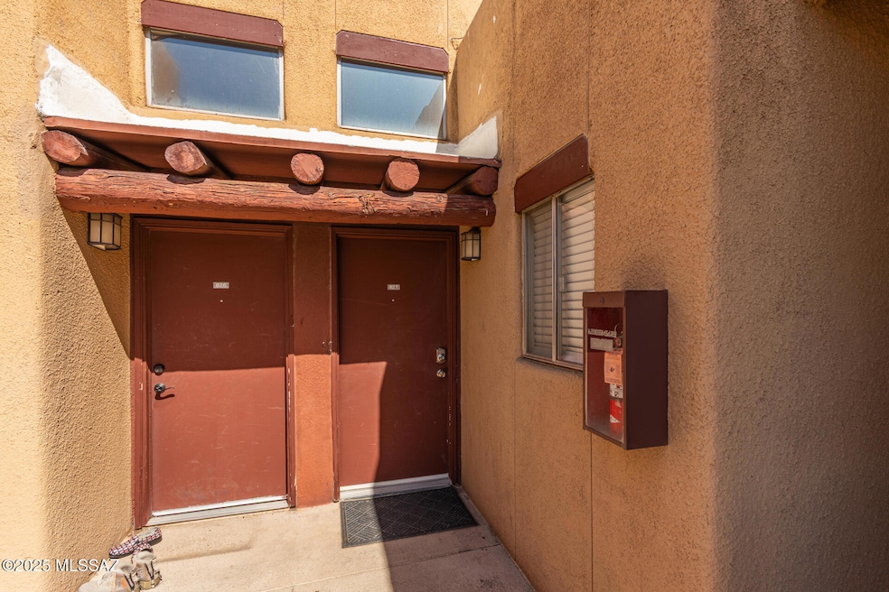 1810 E Blacklidge Dr unit 827, Tucson, AZ 85719 - photo 1