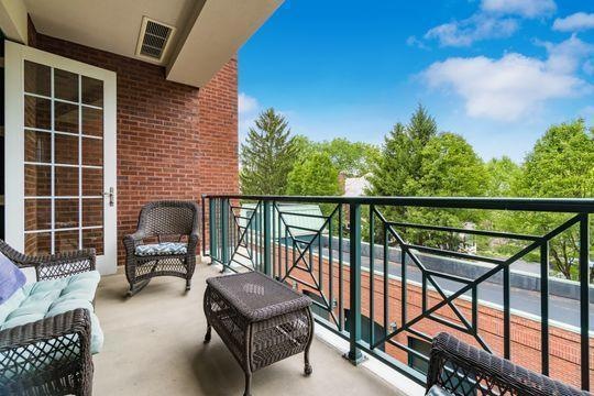 500 S Parkview Ave unit 306, Columbus, OH 43209 - photo 1