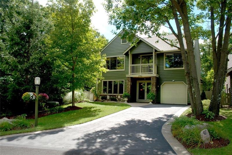 Charming Hidden Valley home on a private cup-de-sa
