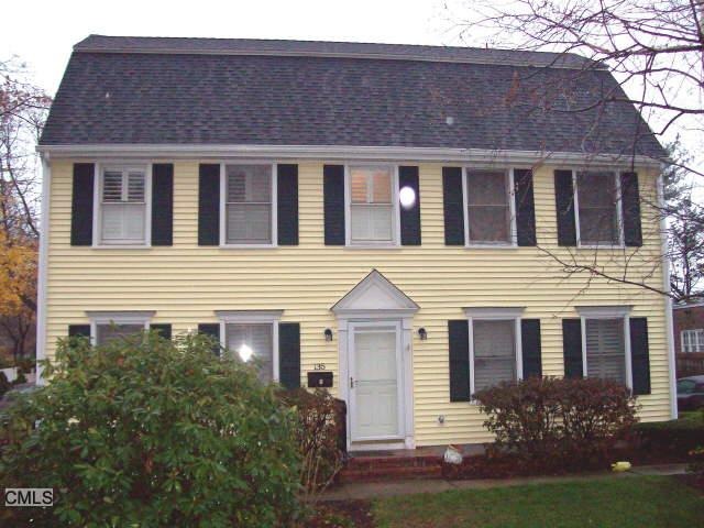 135 Oldfield Rd, Fairfield, CT 06824 - photo 1