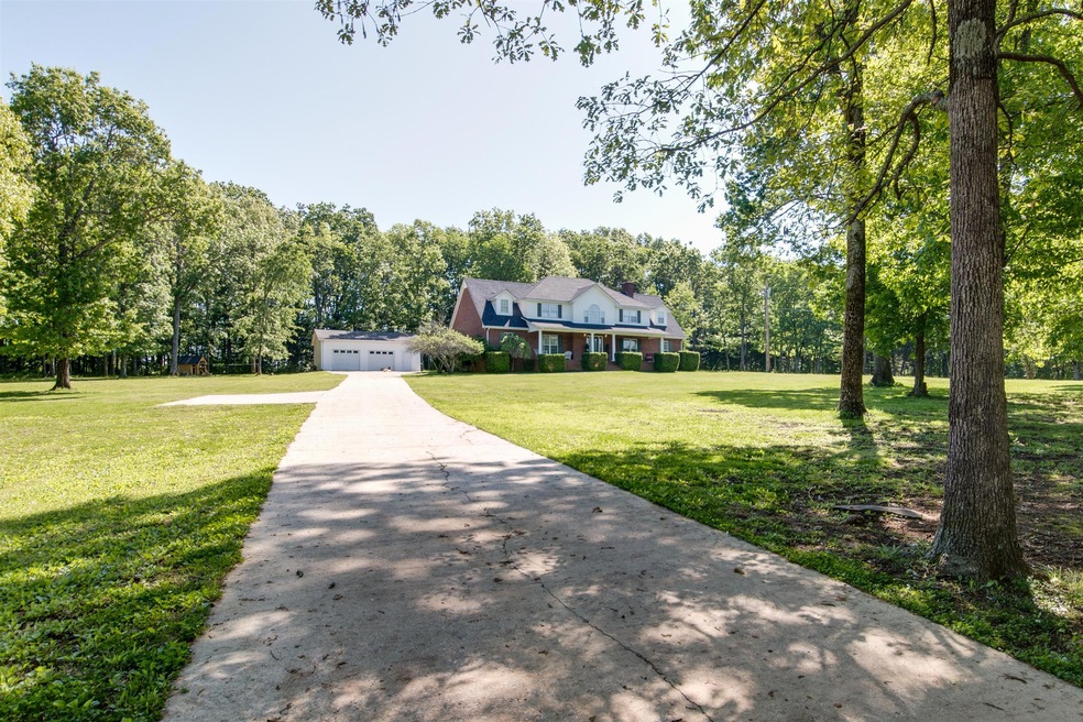 141 Longwood Dr, Shelbyville, TN 37160 - photo 1