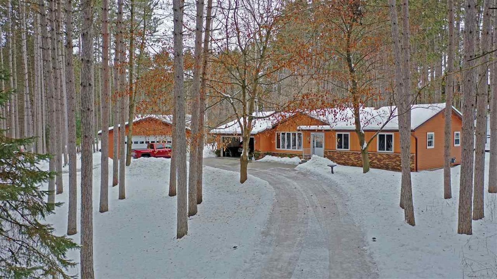 N3354 Covered Bridge Rd, Waupaca, WI 54981 - photo 1