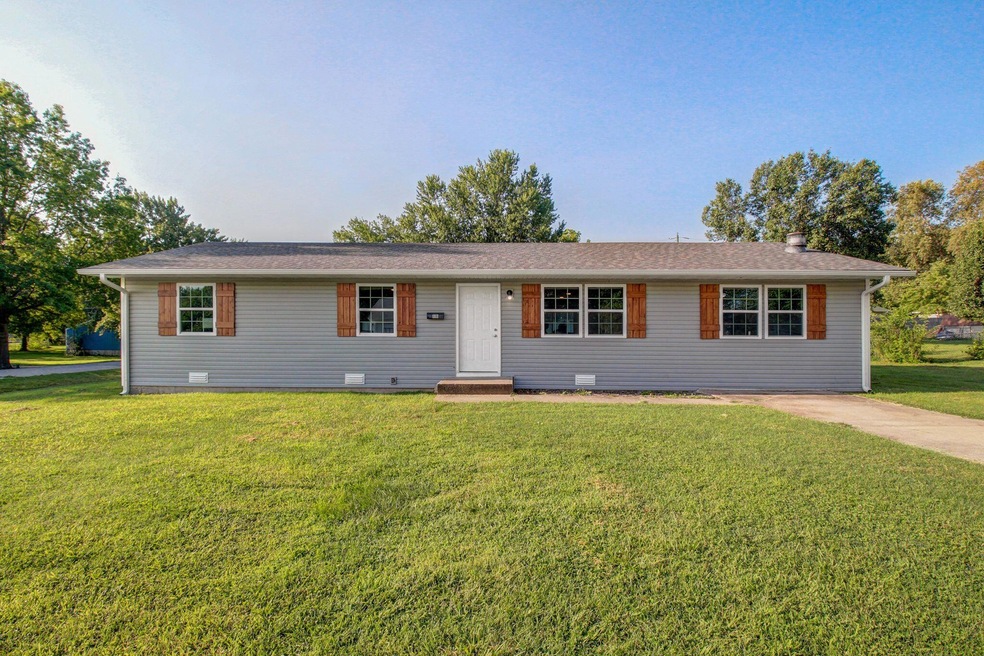 815 E Walnut St Aurora, MO 65605-22