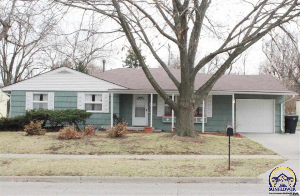1123 SW 32nd St, Topeka, KS 66611 - photo 1