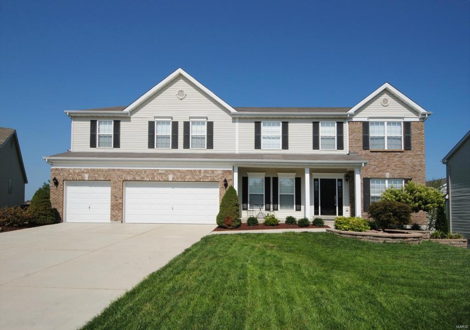 4600+ Sq/ft of Living Space!!  Professional Landsc