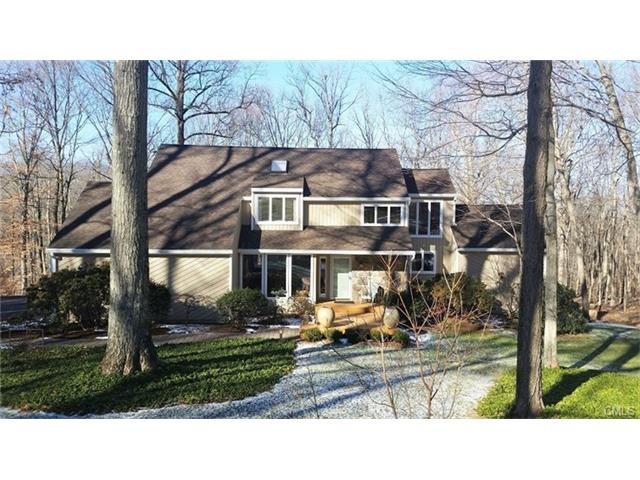 Beautiful home located on a circle street