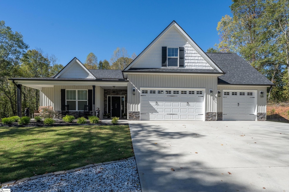 313 Groce Meadow Rd, Taylors, SC 29687 - photo 1