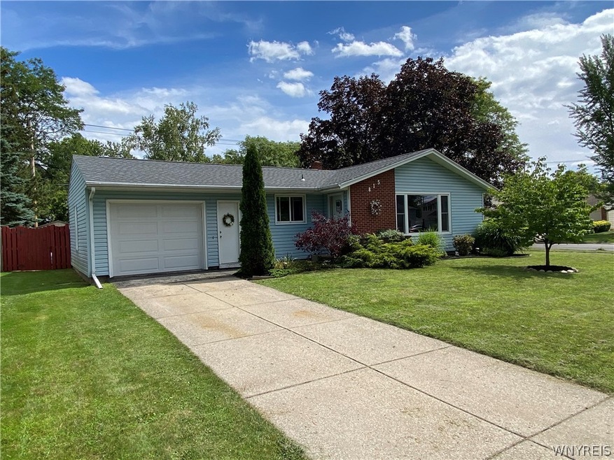 815 Sun Valley Dr, North Tonawanda, NY 14120 - photo 1