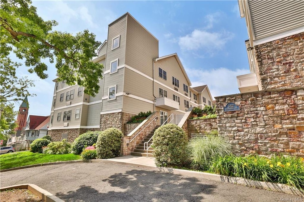 342 Westchester Ave unit 22E, Port Chester, NY 10573 - photo 1