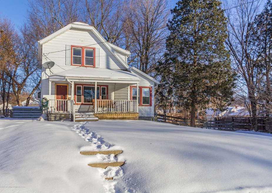 1028 Lenore Ave, Lansing, MI 48910 - photo 1
