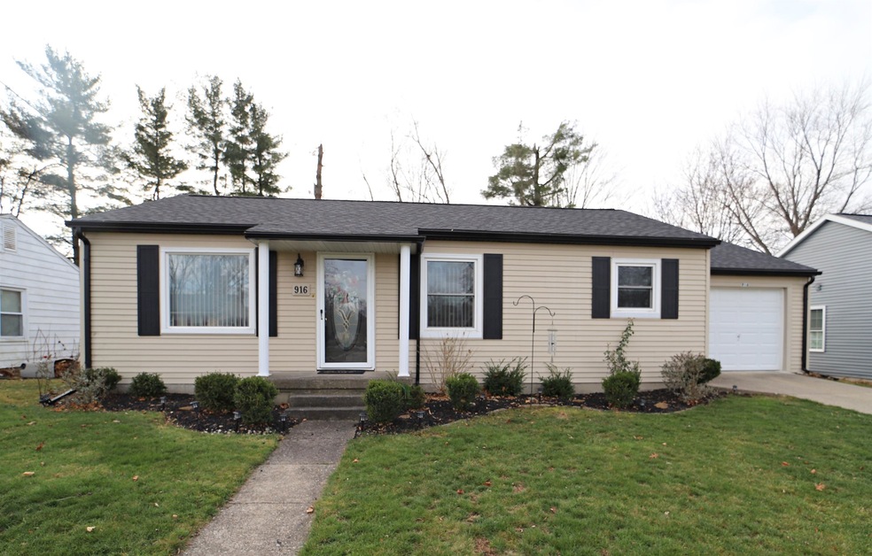 916 Gerald St, Flushing, MI 48433 - photo 1