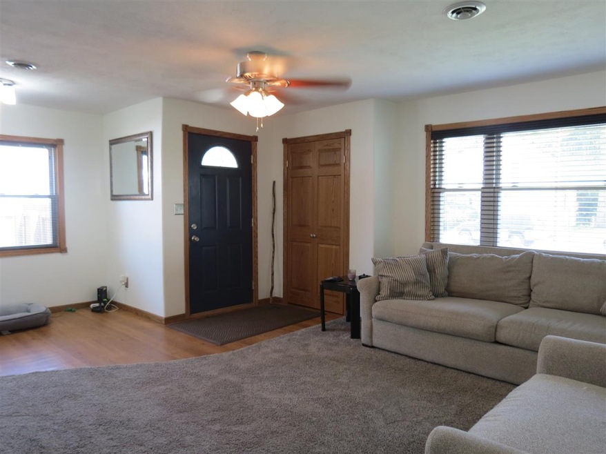 923 W South St, Bluffton, IN 46714 - photo 1