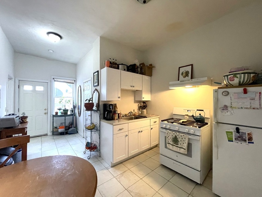 3 Cedar Square unit 2, Cambridge, MA 02140 - photo 1