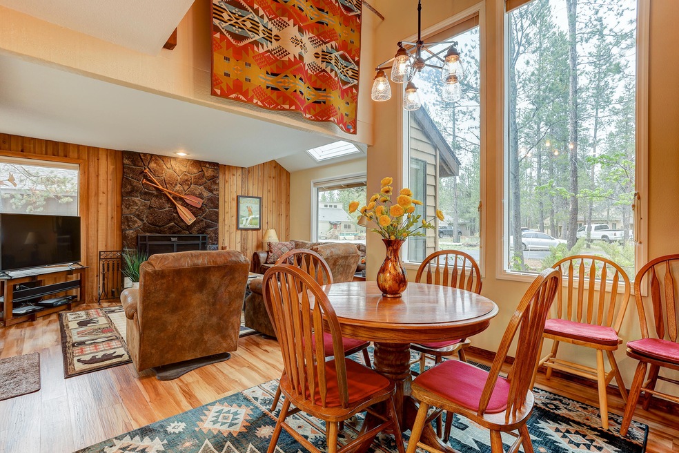 57328 Mountain View Ct, Sunriver, OR 97707 - photo 1