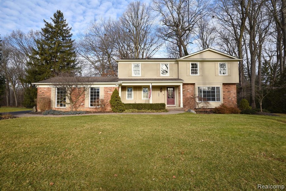 725 Westview Rd, Bloomfield Hills, MI 48304 - photo 1