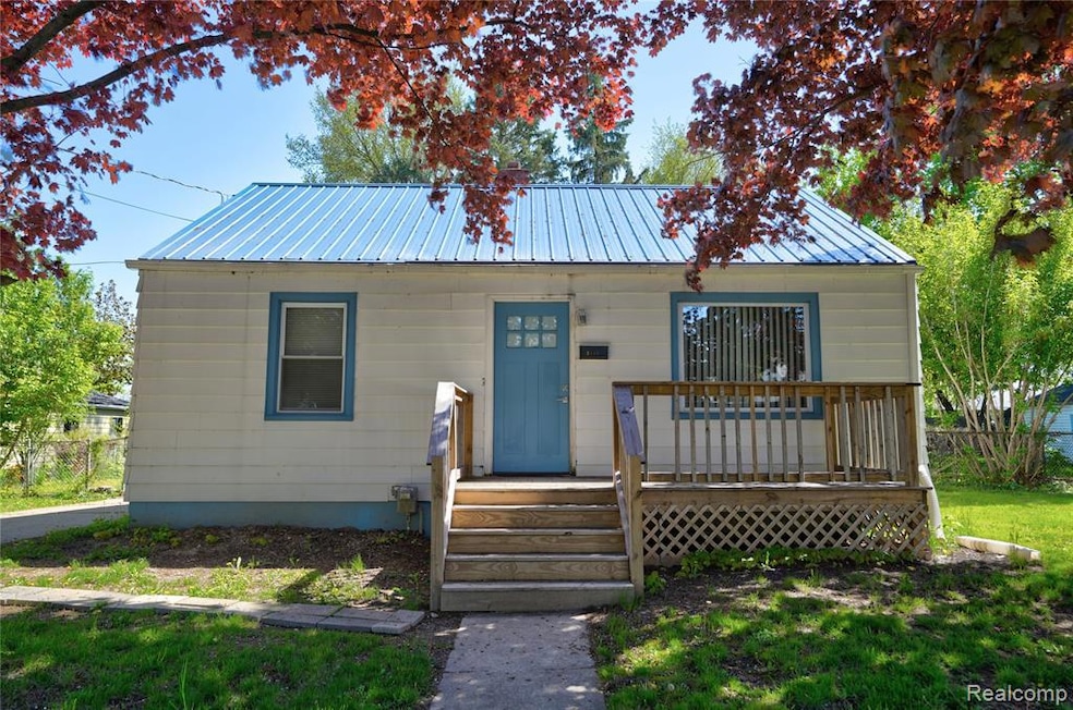 Bungalow featuring a metal roof
