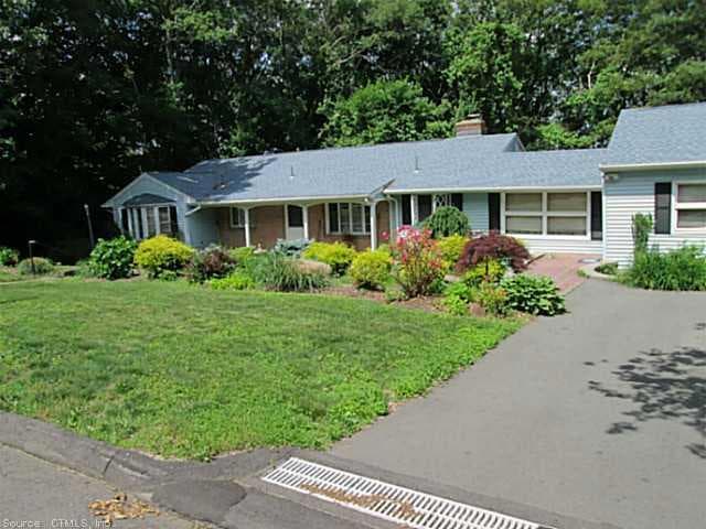 89 Bracewood Rd, Waterbury, CT 06706 - photo 1