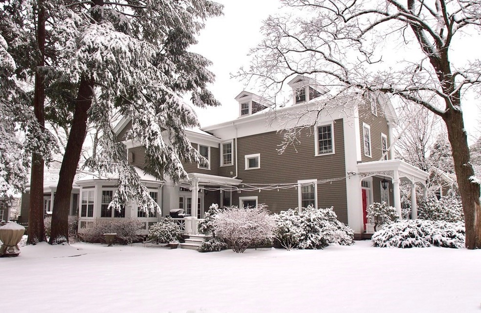 Sold $1,975,000 • Co-Listing Agent