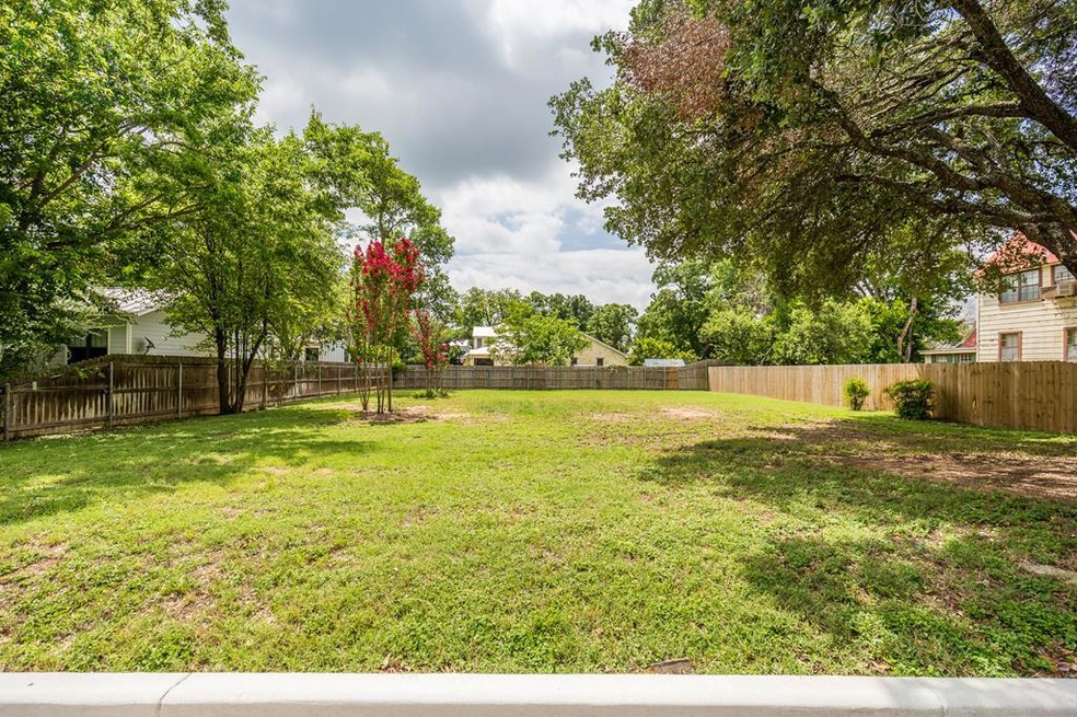207 N Acorn St unit 7-PT, Fredericksburg, TX 78624 - photo 1