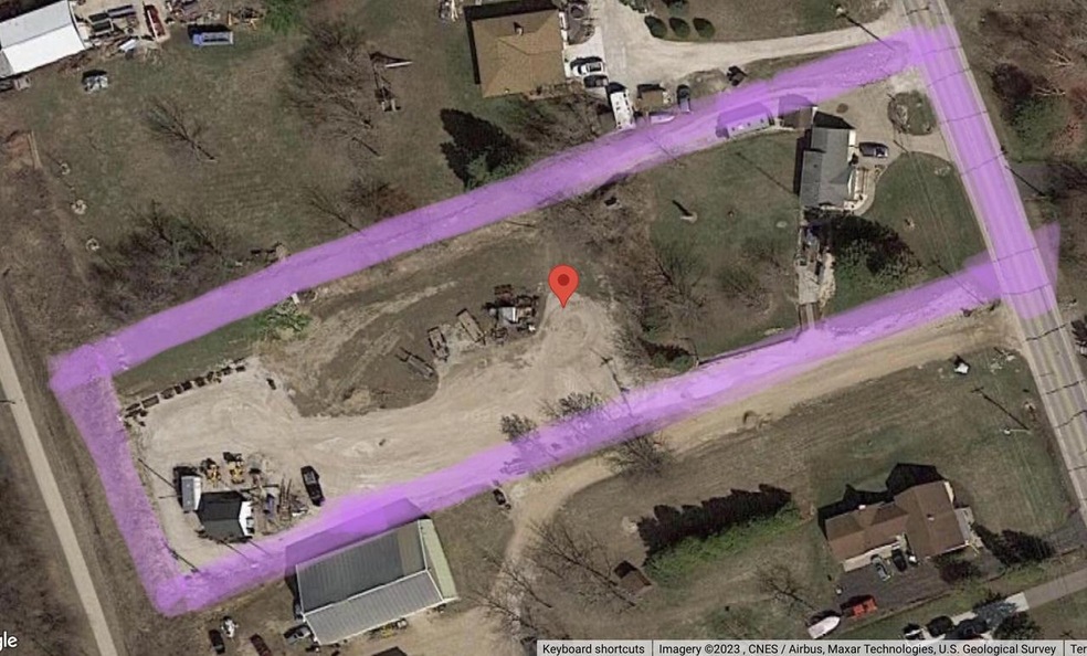 House & Outbuilding on almost 2acres