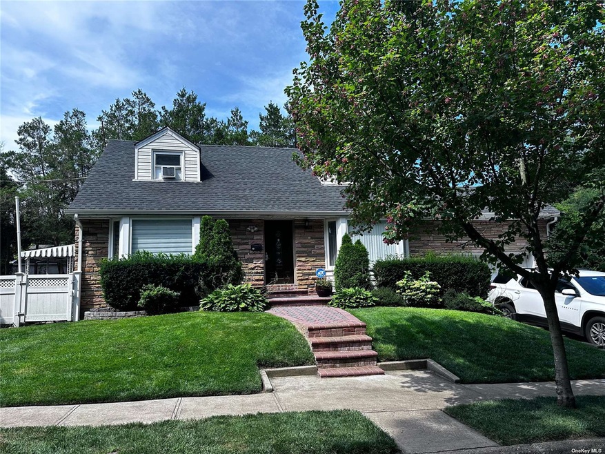 67 Crandall Dr, Mineola, NY 11501 - photo 1