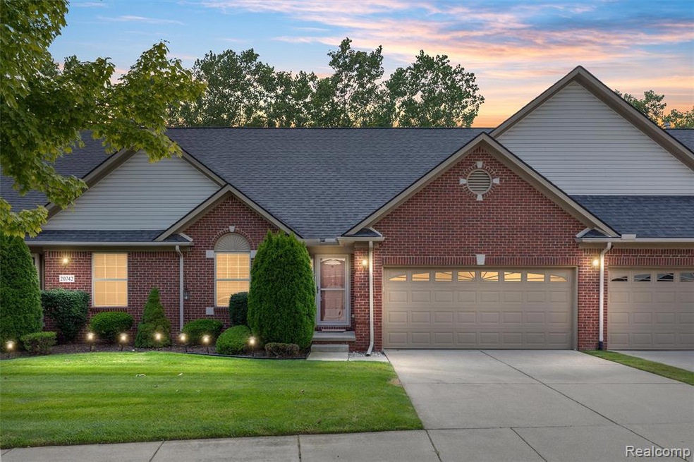 20730 Doves Pointe Dr unit 14, Romulus, MI 48174 - photo 1