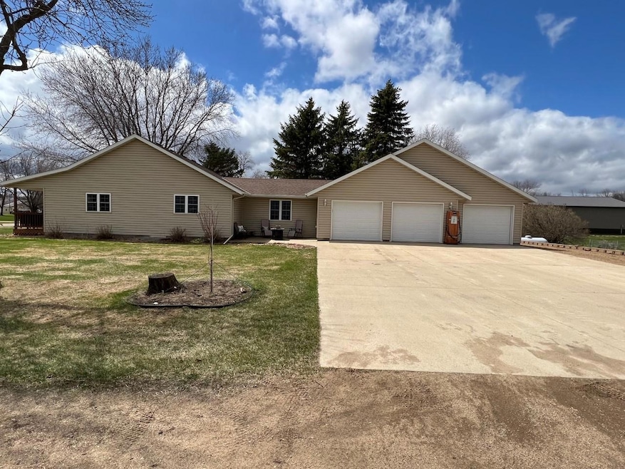 1627 3rd St SE, Alexandria, MN 56308 - photo 1