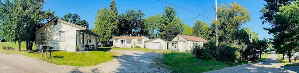 203 Gasoline Aly, Houghton Lake, MI 48629 - photo 1