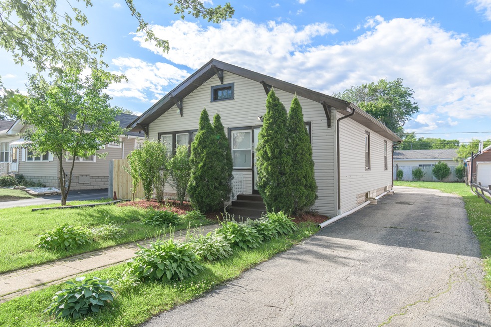 1610 W Monroe St, Waukegan, IL 60085 - photo 1