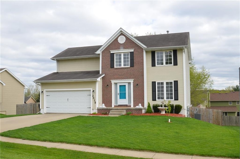 2519 E Marion St, Des Moines, IA 50320 - photo 1